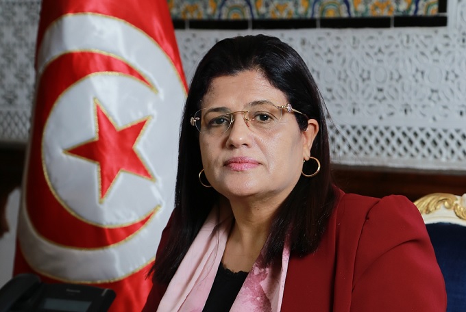 تحدثت عن العفو الجبائي/وزيرة المالية:  قريبا عرض الأمر المتعلق بتوريد السيارات المتعلقة بالتونسيين بالخارج على مجلس الوزراء